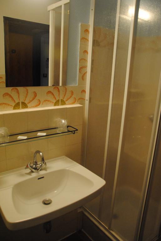 Hotel Les Combelles Châtel Chambre photo