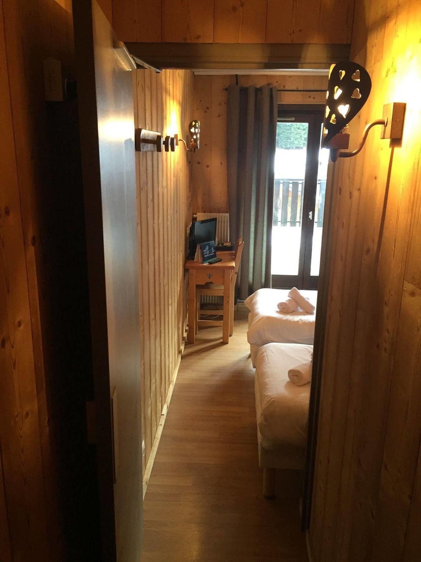 Hotel Les Combelles Châtel Extérieur photo