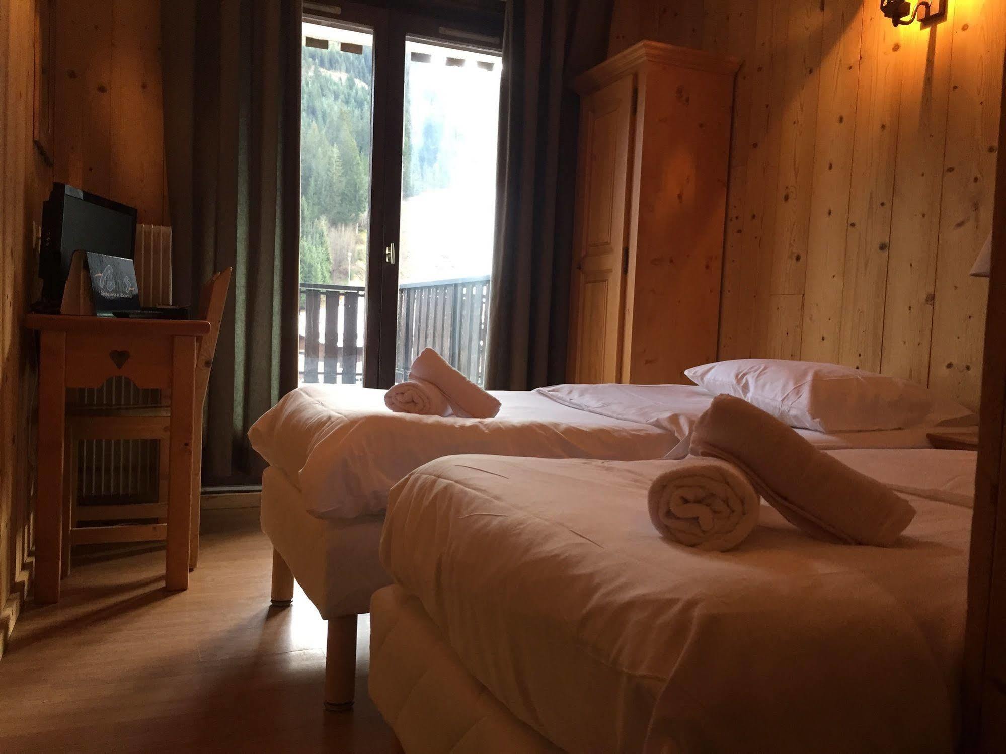 Hotel Les Combelles Châtel Extérieur photo
